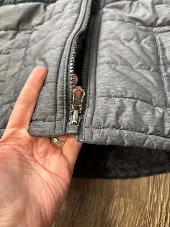 The North Face Reversible Mount Chimbo Full-Zip Insulated Hooded Jacket - Picture 3 of 6